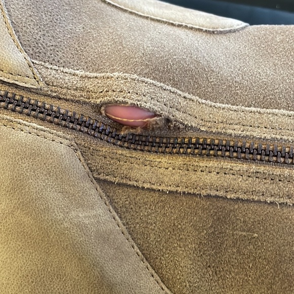 New with flaw UGG taupe suede bootie western heeled - Picture 12 of 13